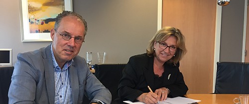 Ambulance Oost en Gemeente Hof van Twente tekenen convenant